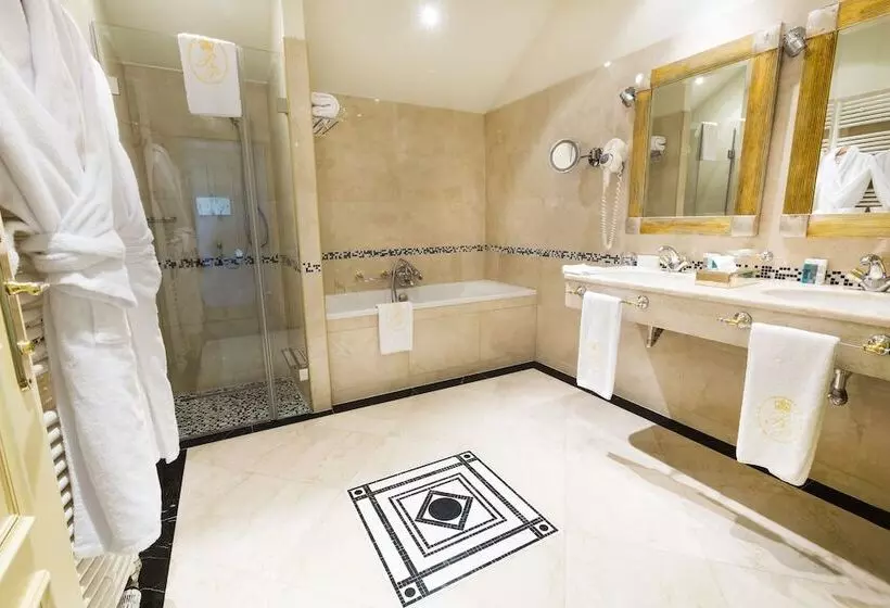 سوییت, Luxury Family Hotel Royal Palace