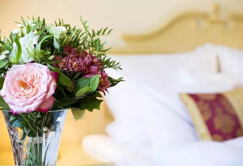 سوییت, Luxury Family Hotel Royal Palace