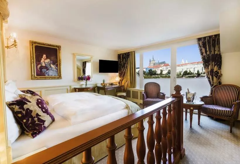 سوییت, Luxury Family Hotel Royal Palace