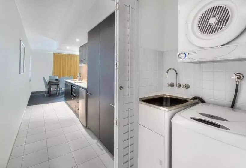 سوییت با چشم‌انداز استخر, Ramada Hotel & Suites By Wyndham Ballina Byron