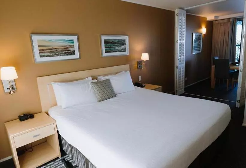 سوئیت با چشم‌انداز رودخانه, Ramada Hotel & Suites By Wyndham Ballina Byron