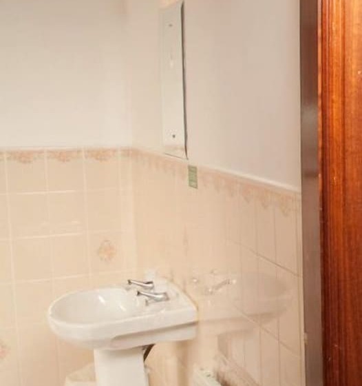 标准三人间, Rusheen Bay House