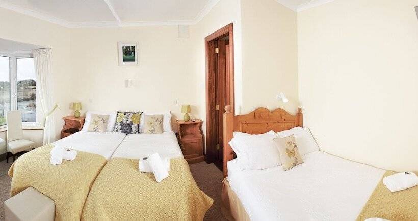 标准三人间, Rusheen Bay House