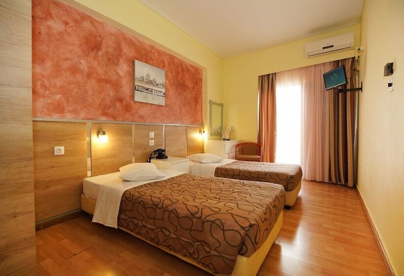 4인용 스탠다드 룸, Socrates