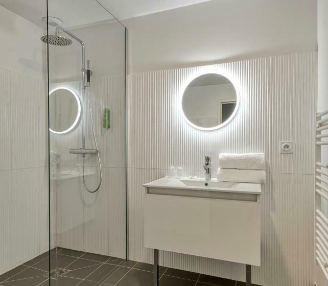 غرفة قياسية, Lac D Orient