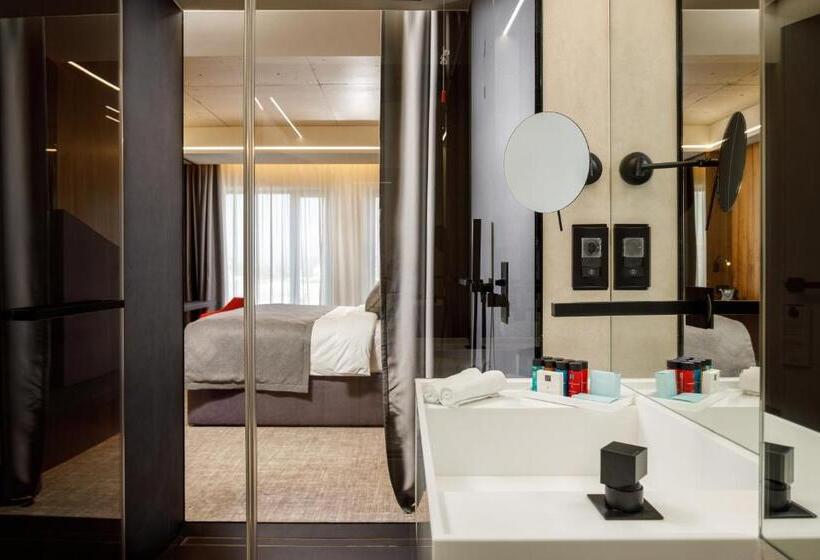 スタンダードルーム, Qosmo Brasov