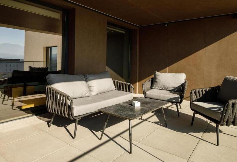 スイート, Qosmo Brasov