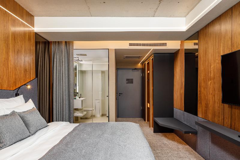 スタンダードルーム, Qosmo Brasov