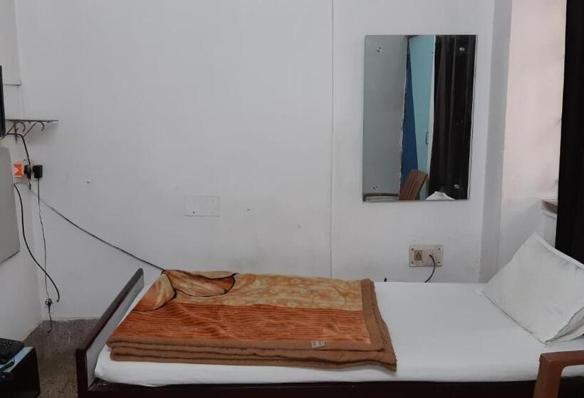 Camera Economy, Yuvraj