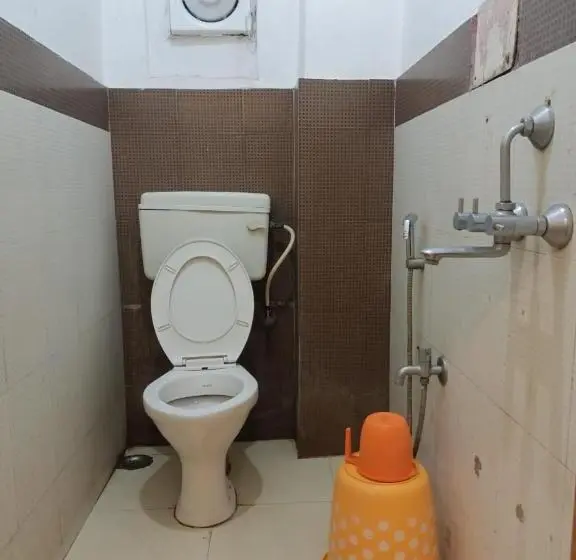 Economy Yhden Hengen Huone, Sukhmani