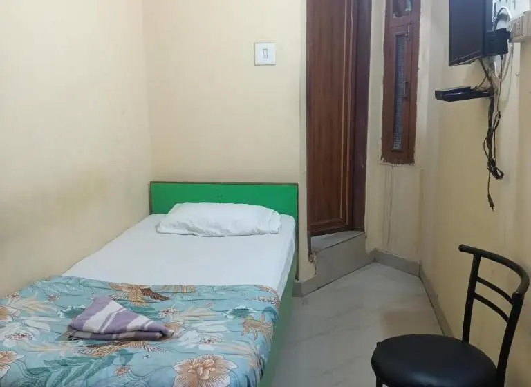 Economy Yhden Hengen Huone, Sukhmani