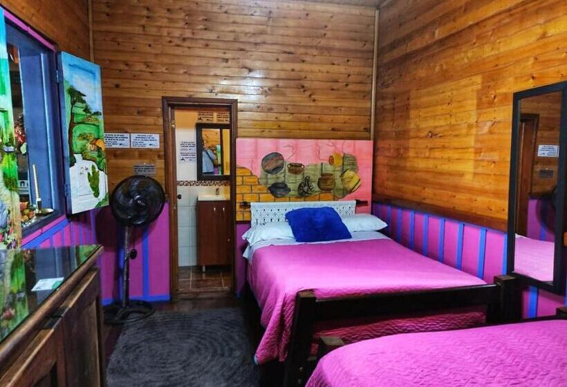 Standaardkamer met 2 Tweepersoonsbedden, Tibouchina