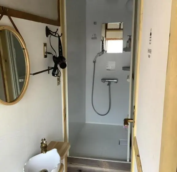 バスルーム共同エコノミー4人部屋, Guesthouse & Kitchen Hace