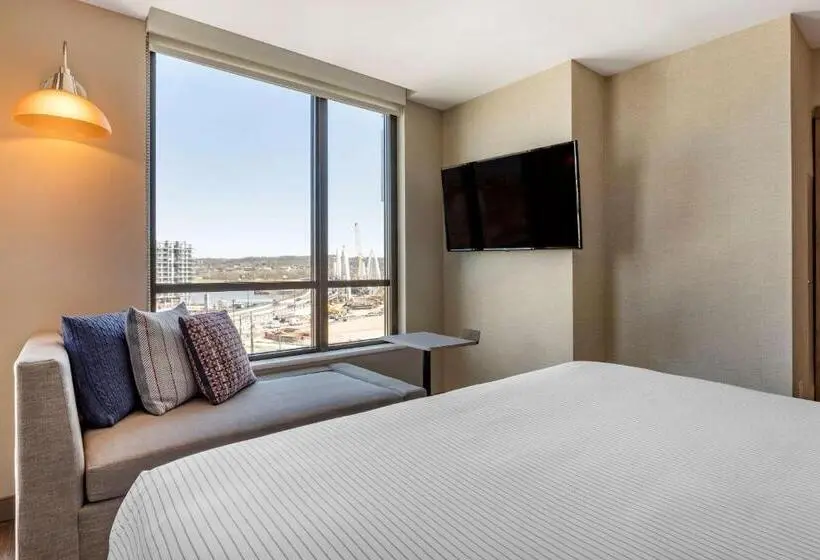 キングサイズベッドのスイートルーム, Cambria Hotel Washington Dc Navy Yard Riverfront