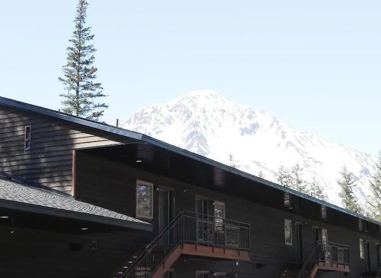 スタンダードスタジオ, Spruce Lodge