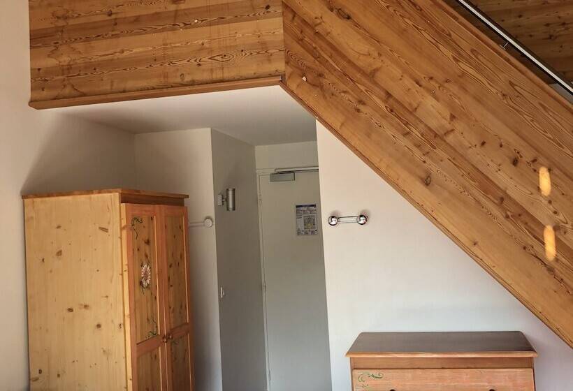 标准间, Timberlodge