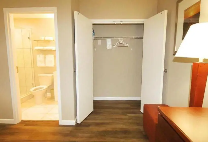 身障者適用キングサイズベッドルーム, John S Pass Hotel   Fully Remote Check In