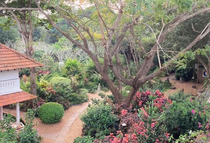 اتاق لوکس با بالکن, Gaia's Garden Guest House