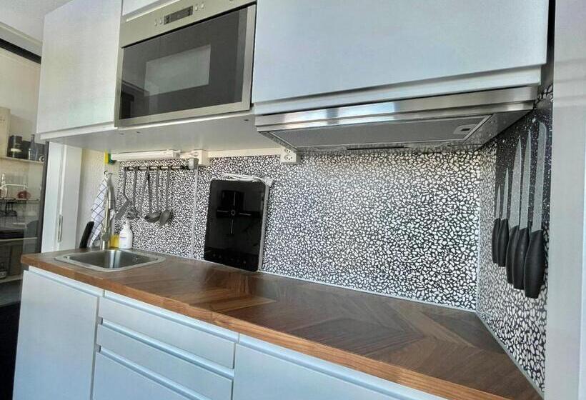 חדר סטנדרט, The 5 Continents I By Stay Swiss