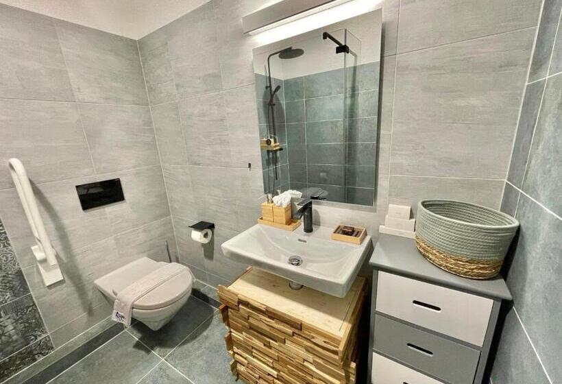 חדר סטנדרט, The 5 Continents I By Stay Swiss