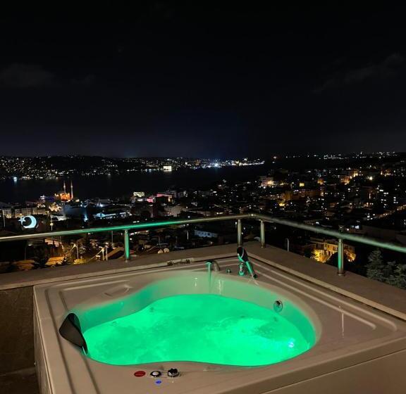Suite with Terrace, Class Hotel Bosphorus With Jacuzzi