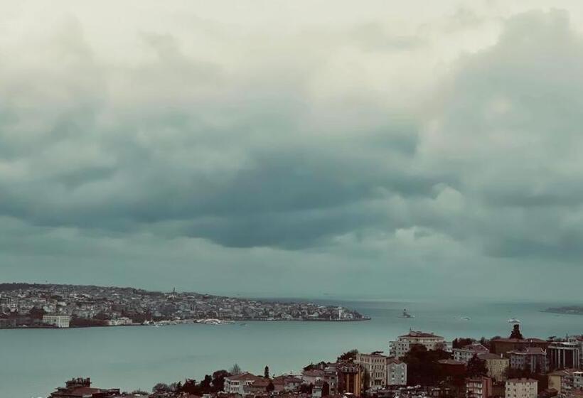 オーシャンビューデラックススイート, Class Hotel Bosphorus With Jacuzzi