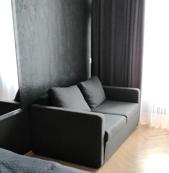 اتاق استاندارد سه تخته با سرویس بهداشتی مشترک, Ehostel360