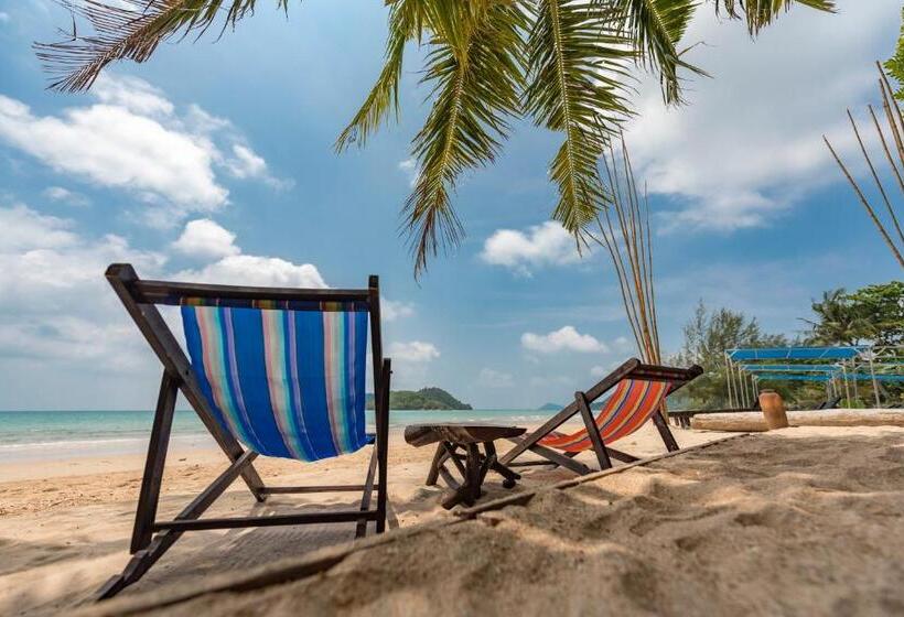 اتاق استاندارد با چشم‌انداز دریا, Sabai Beach Resort