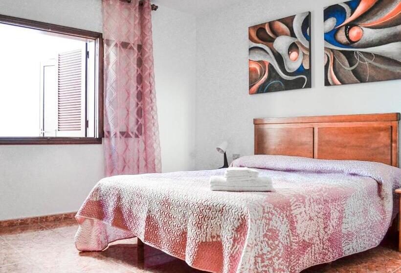 اتاق استاندارد با چشم‌انداز باغ, Banana Surf House