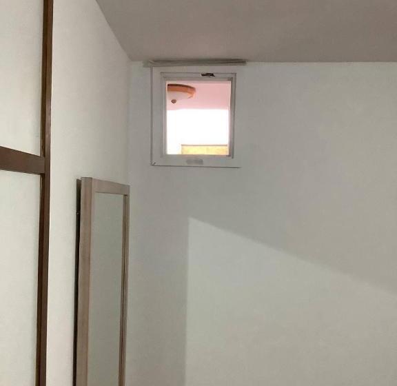 اتاق استاندارد با سرویس بهداشتی مشترک, Banana Surf House
