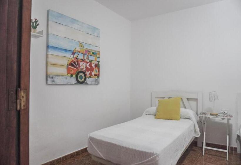 اتاق استاندارد با سرویس بهداشتی مشترک, Banana Surf House