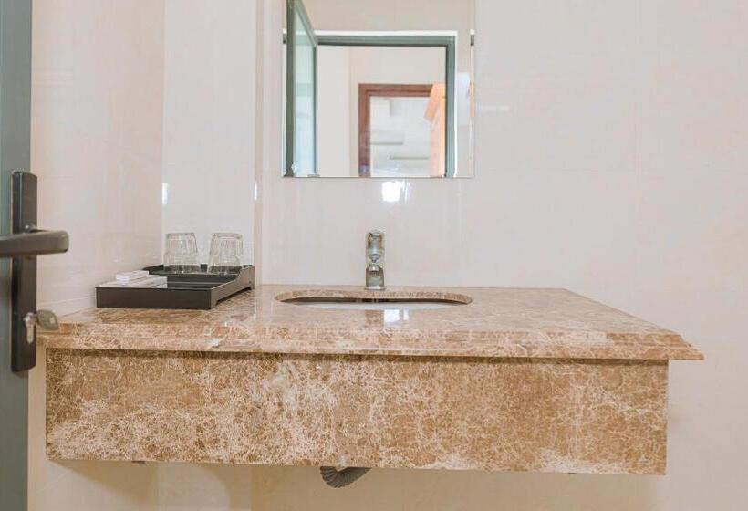 اتاق استاندارد چهارنفره با چشمانداز باغ, Rosa Villa & Hotel Dalat