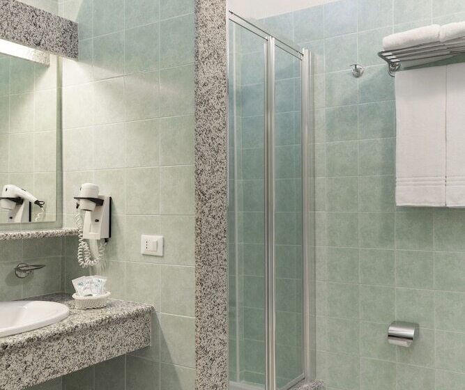 اتاق استاندارد چهار تخته, Club Hotel Marina Beach