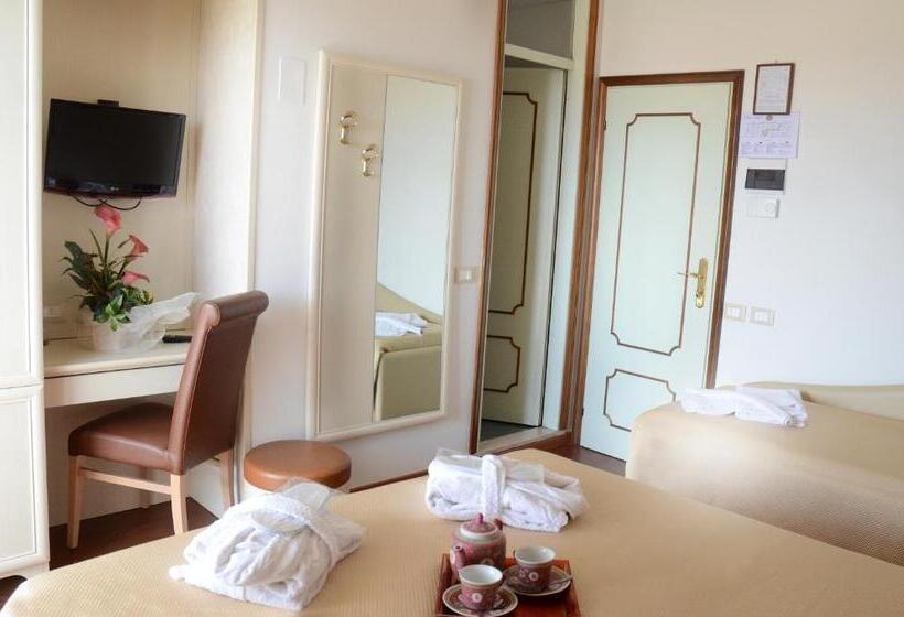 Трехместный Номер Классика, Apollo