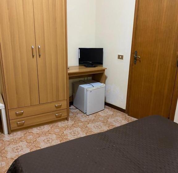 חדר סטנדרט לשלושה, Nuovo Hotel Attico