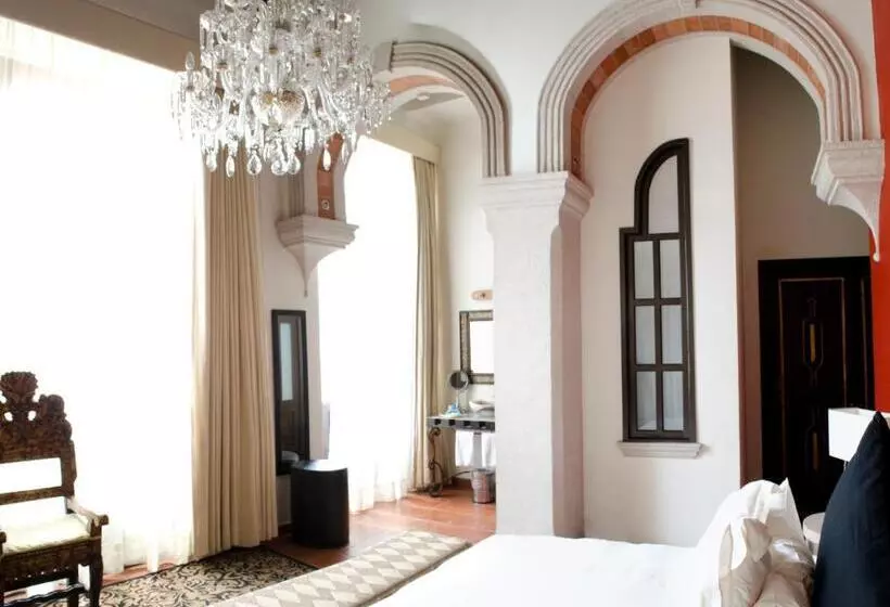 سوییت جونیور, Herencia By Hosting House