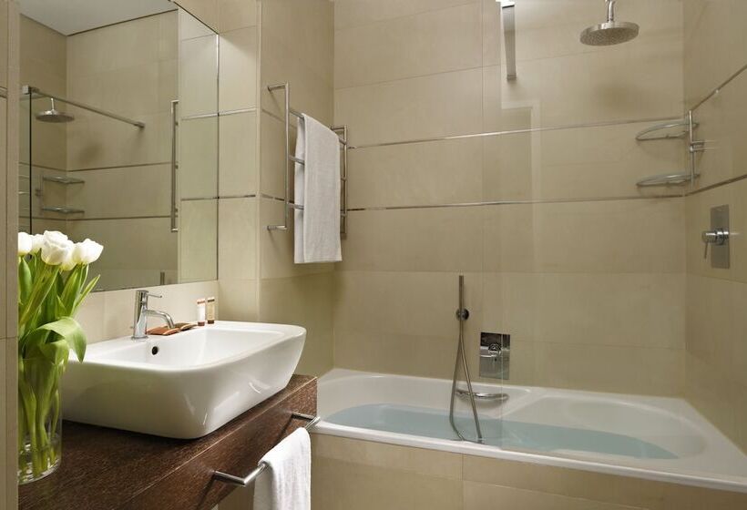 舒适型房间, La Favorita