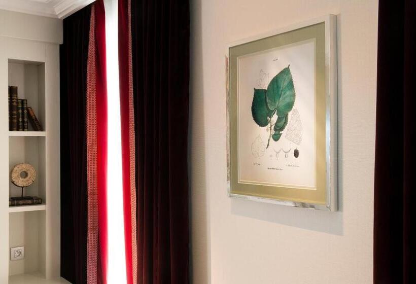 Chambre Deluxe, Monge