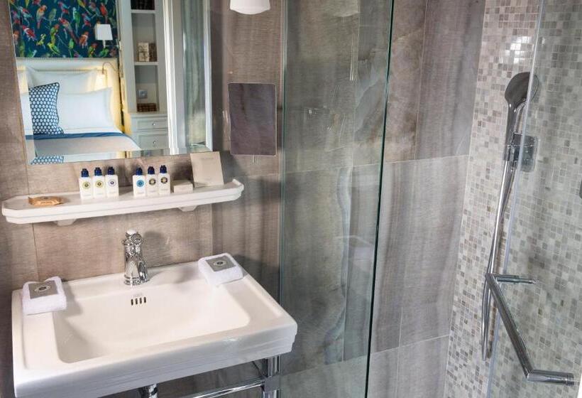 Chambre Deluxe, Monge