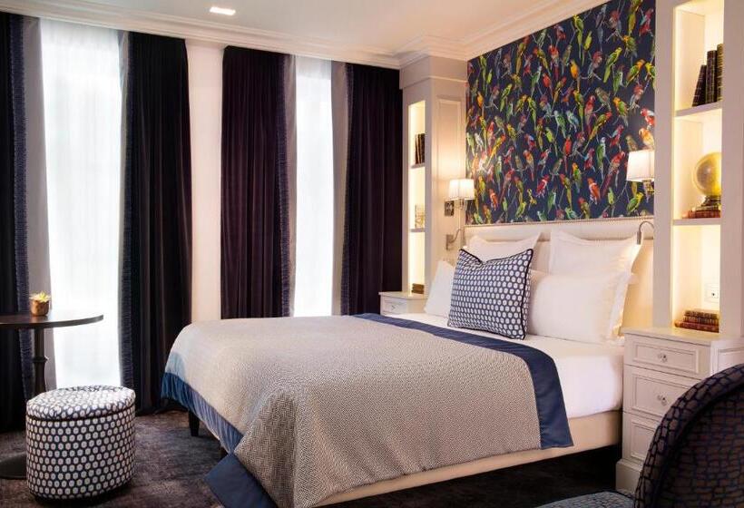 Chambre Triple Deluxe, Monge