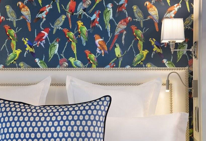 Chambre Triple Deluxe, Monge