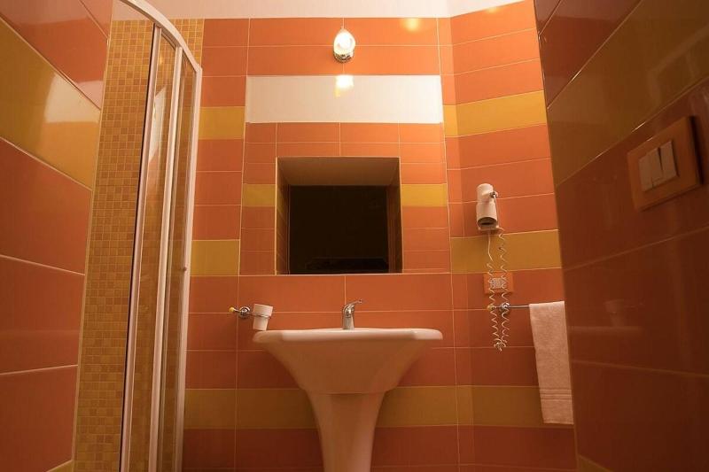 اتاق استاندارد سه نفره, Potenza