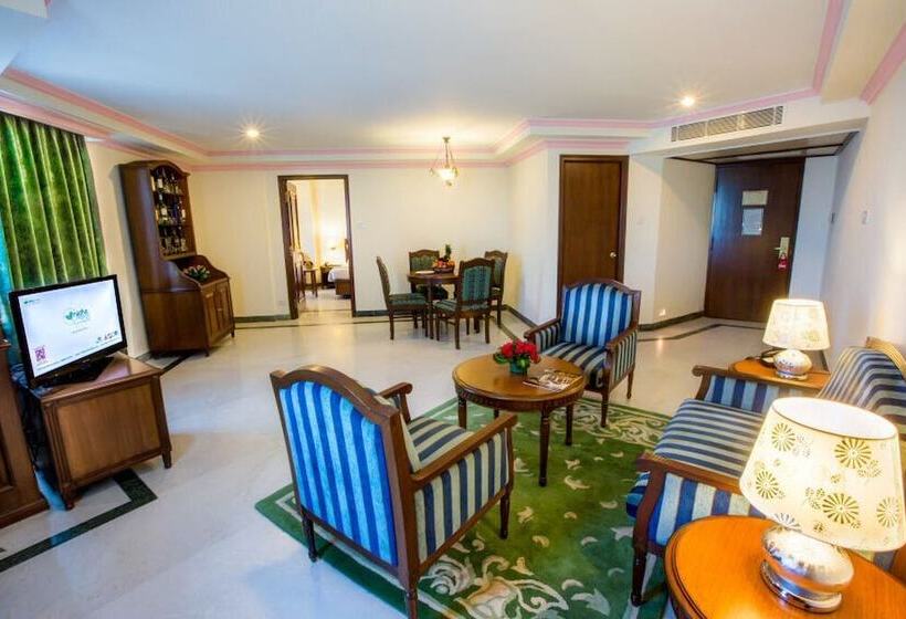 جناح, Radha Regent, Chennai