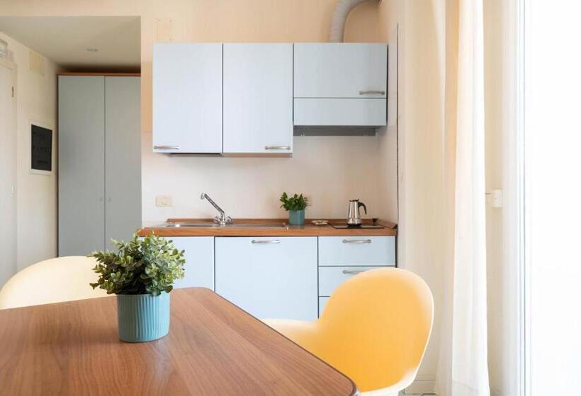 スーペリアスタジオ, Residence Capitol