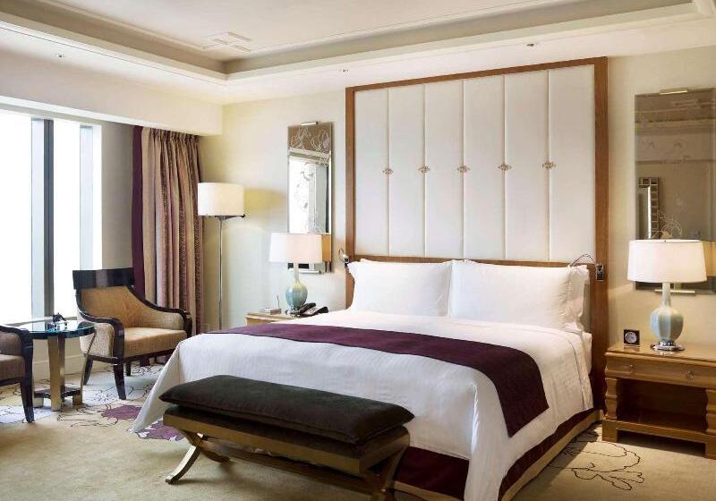 اتاق لوکس, The Luxe Manor