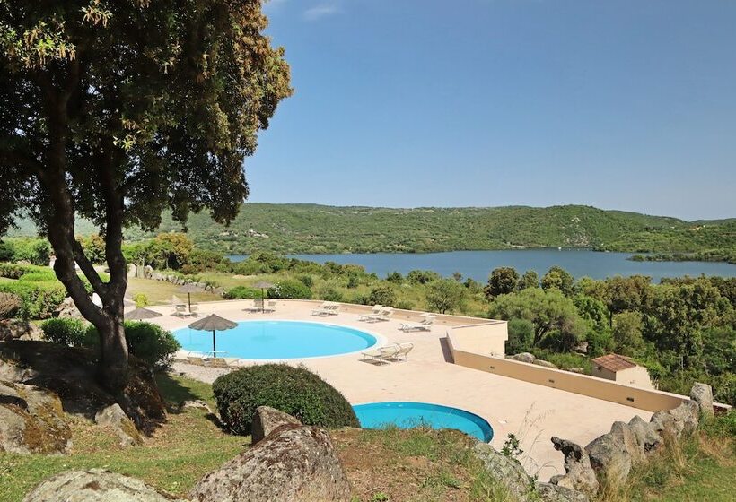 Superior room with lake view, Valkarana Country Relais