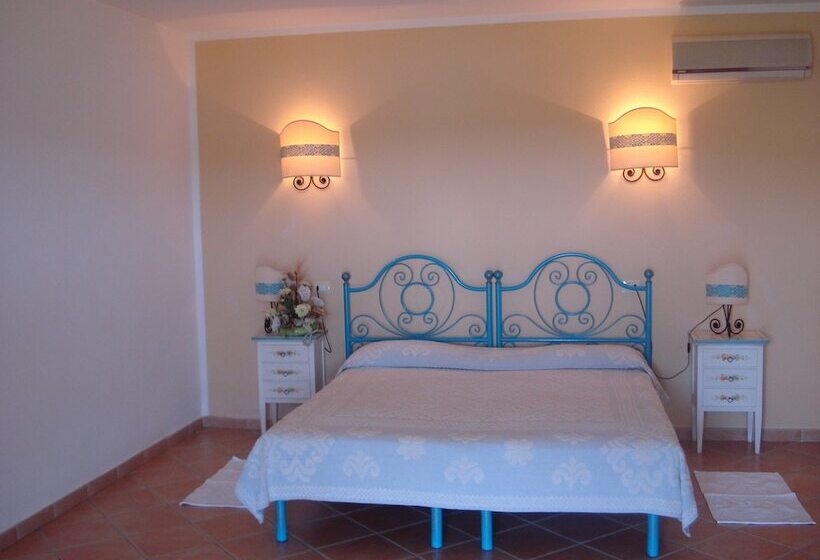 Superior room with lake view, Valkarana Country Relais