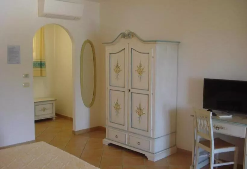 Superior room with lake view, Valkarana Country Relais
