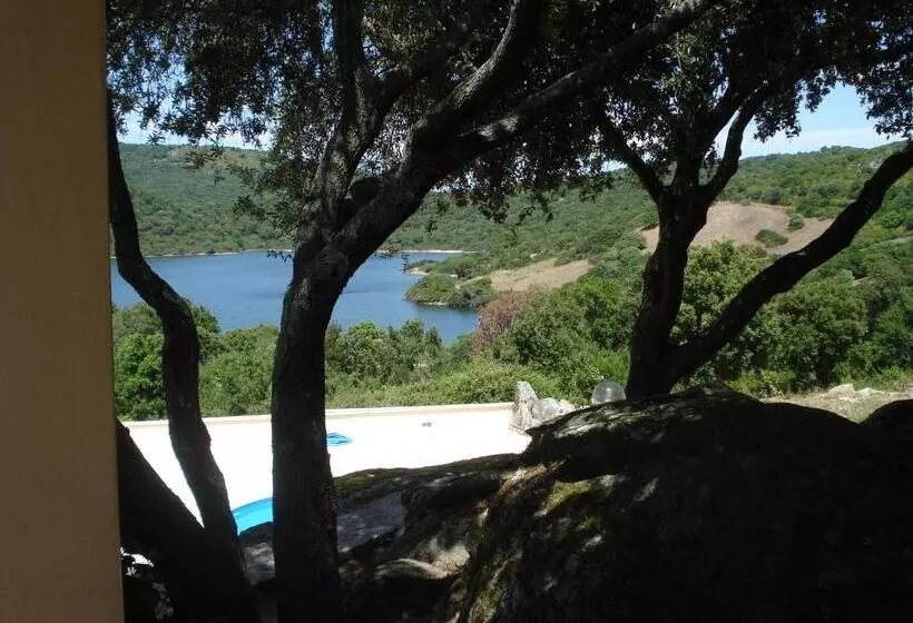 Superior room with lake view, Valkarana Country Relais