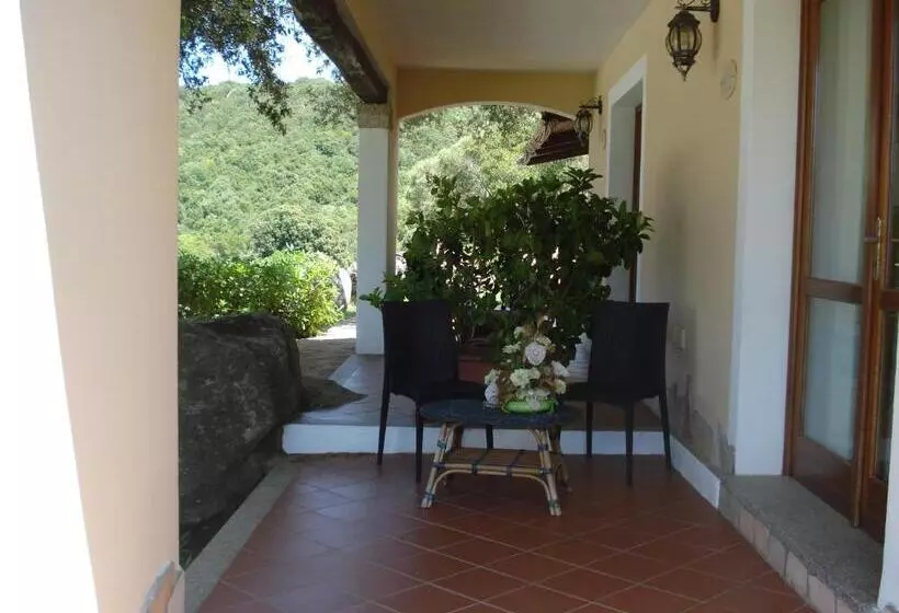 Superior room with lake view, Valkarana Country Relais